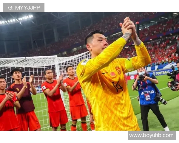 足球明星泪洒赛场瞬间展现脆弱与坚韧的真实情感